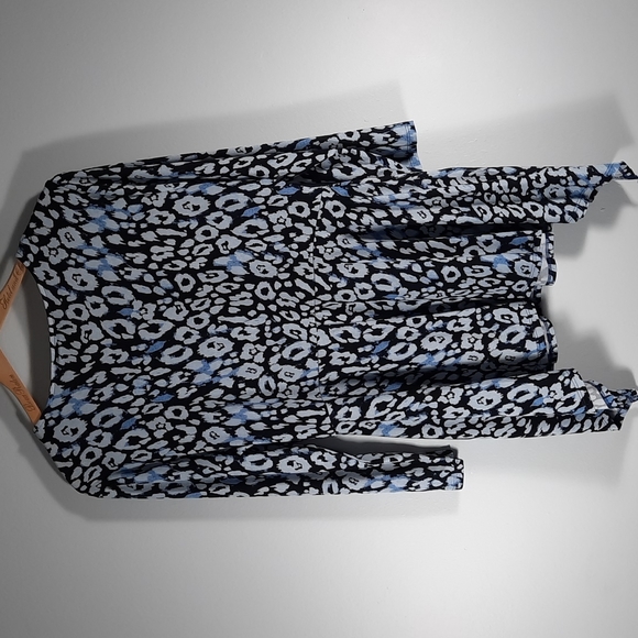 NWT SLIM FACTOR BY INVESTMENTS  black, white and blue blouse Sz M - Picture 9 of 13